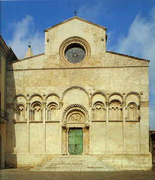 Cattedrale (facciata).JPG (78683 byte)